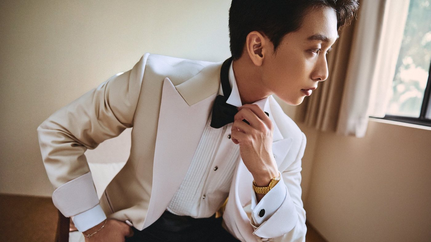 Tuxedo — khoảnh khắc bên cửa sổ